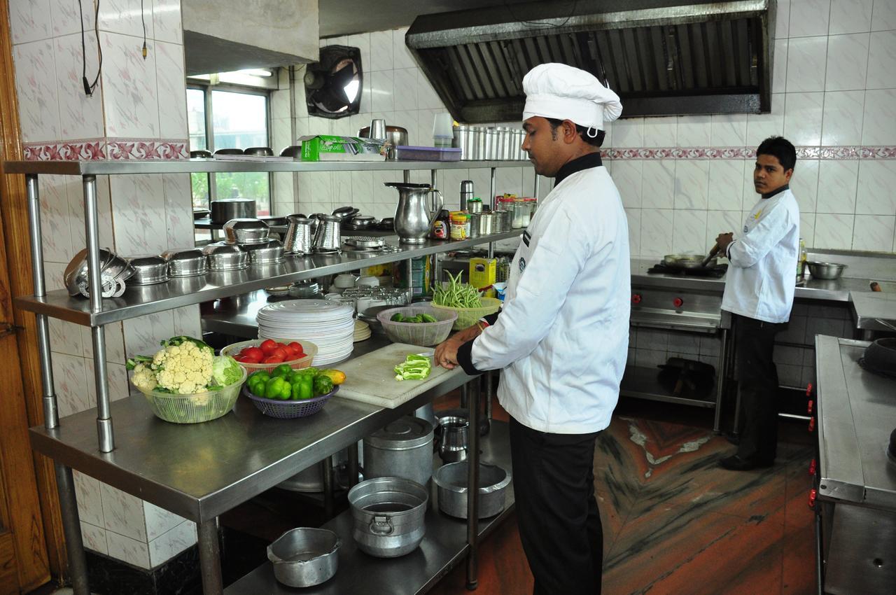 Aastha Hotel Rourkela Ngoại thất bức ảnh